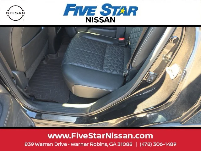 Used 2019 Black Nissan Platinum image 9