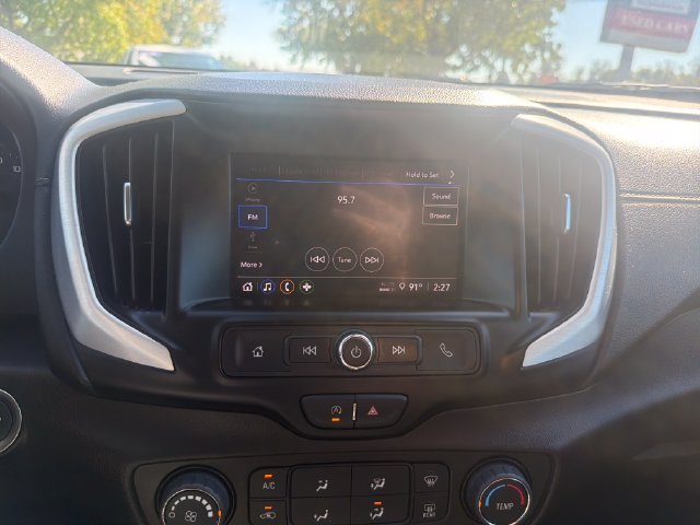 Used 2024 White GMC SLE image 22