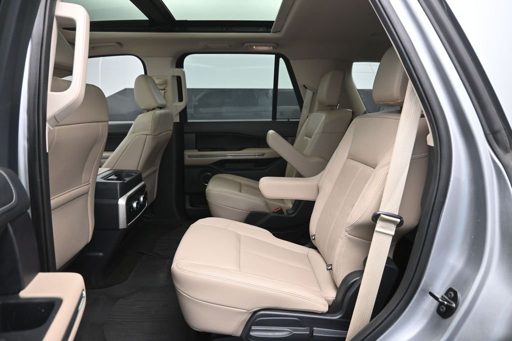 Used 2022 Silver Ford XLT image 7