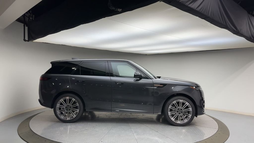 Certified Used 2025 Carpathian Gray Premium Metallic Land Rover Dynamic SE image 9