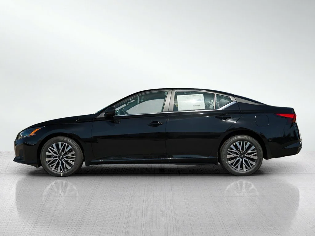 New 2026 Super Black Clearcoat Nissan 2.5 SV image 4