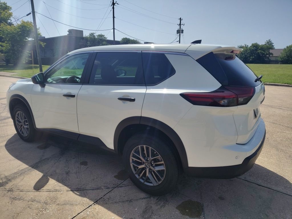 Used 2024 White Nissan S image 8