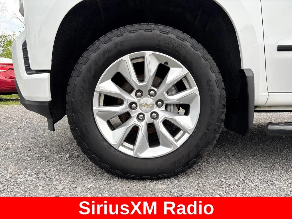 Used 2021 White Chevrolet Custom image 10