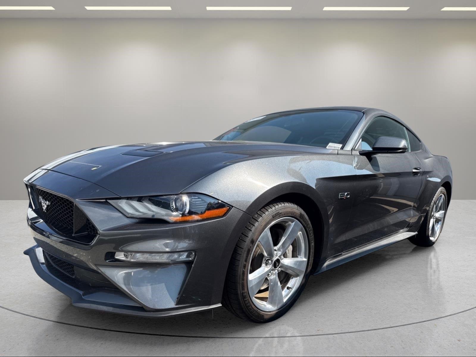 Used 2018  Ford GT Premium image 2