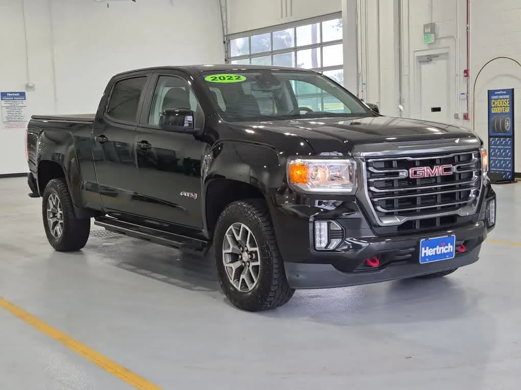 Used 2022 Onyx Black GMC 4WD AT4 w/Cloth image 2