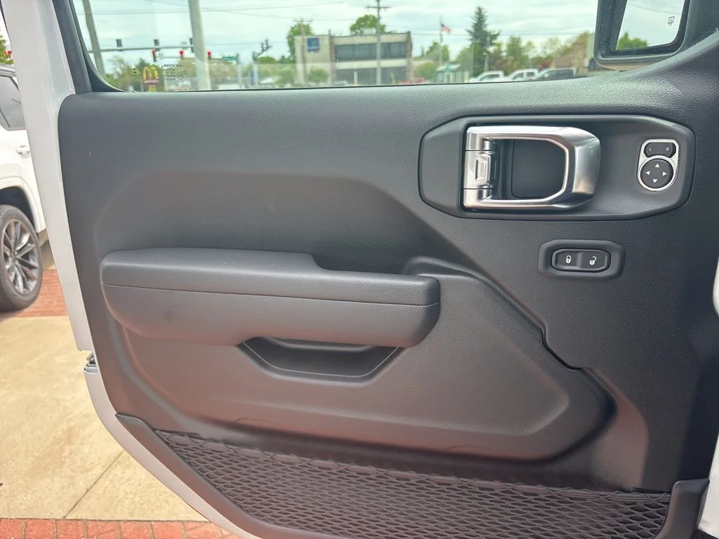 2025 Jeep Gladiator Nighthawk - Photo 19