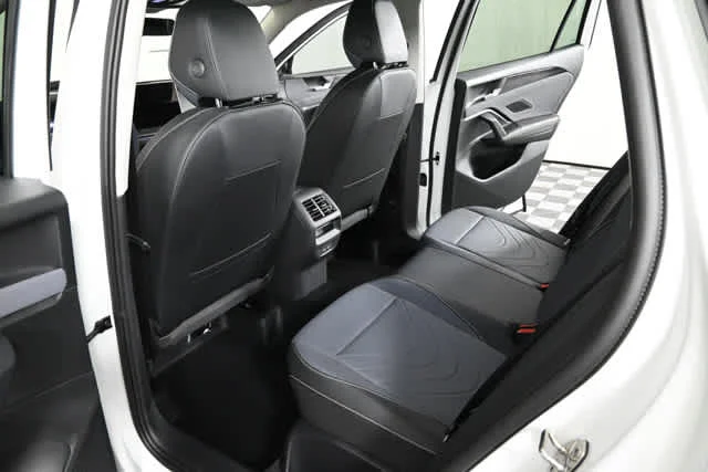 New 2026 Pure White Volkswagen SE image 18