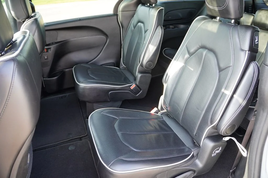 Certified Used 2025 White Chrysler Limited image 17
