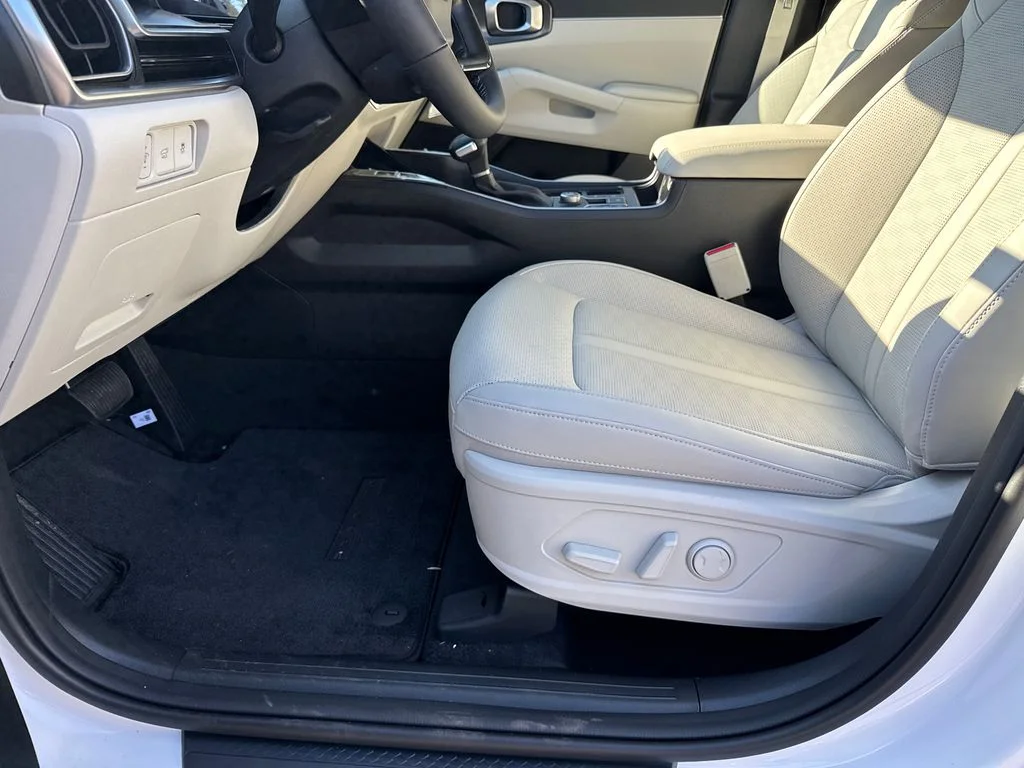 New 2026 White Kia EX image 10