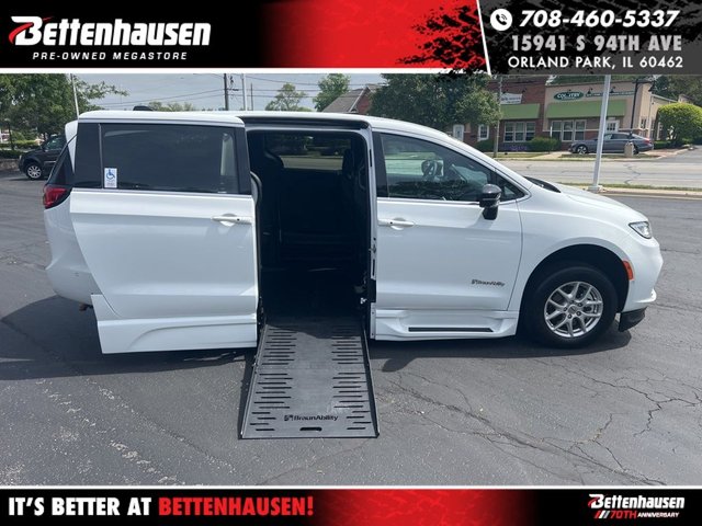 2025 Chrysler Pacifica Select