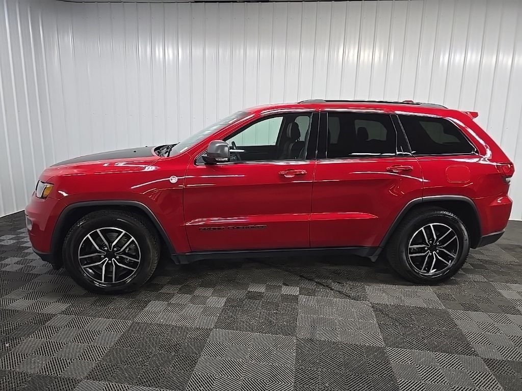 Used 2021 Red Line Jeep Trailhawk image 5