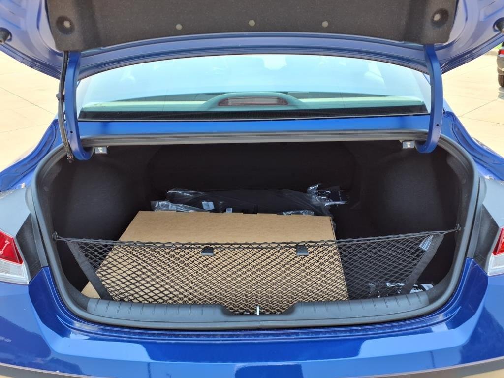 2025 Hyundai Elantra SE - Photo 30
