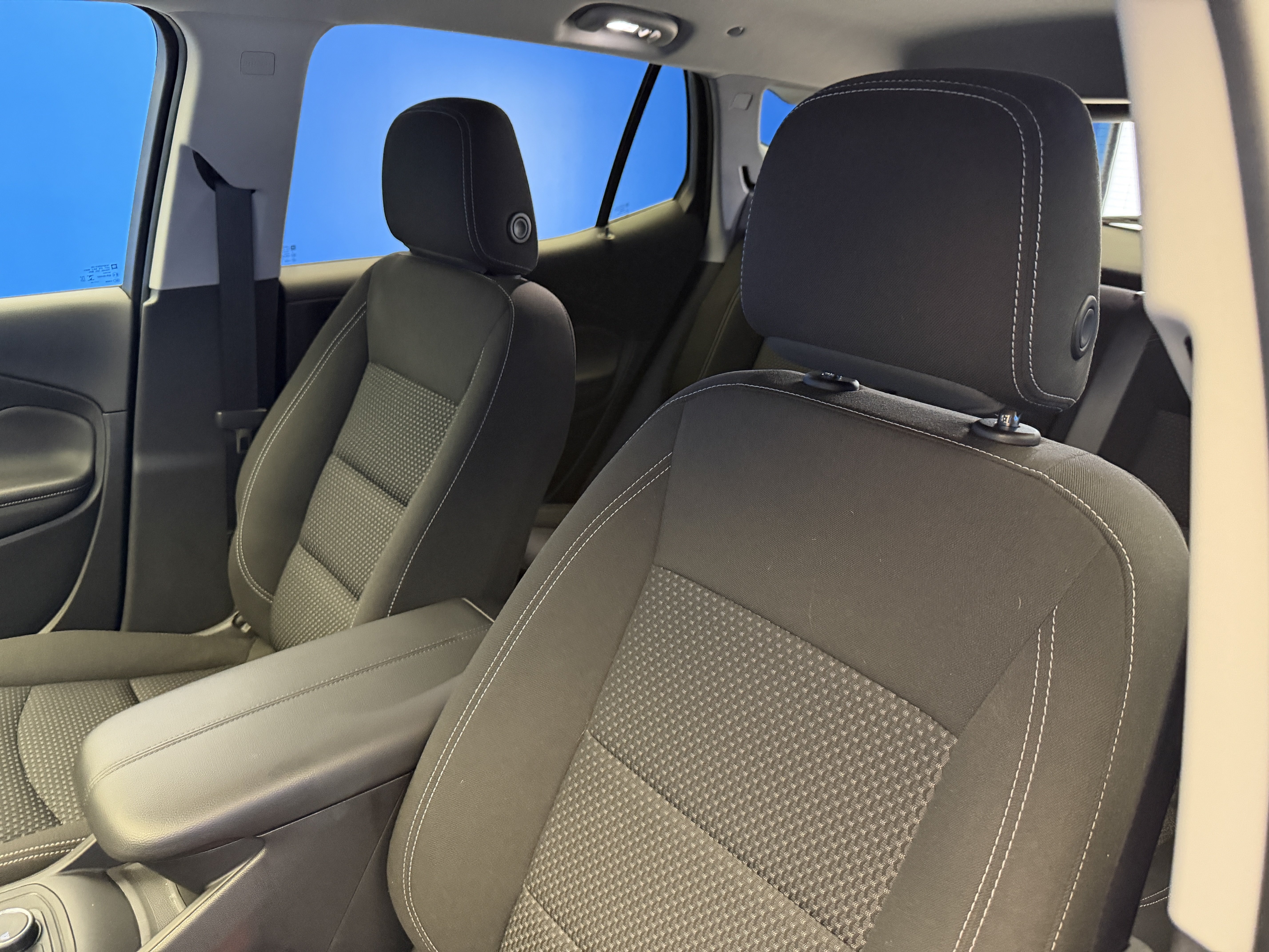 Used 2023 Summit White GMC SLE image 12