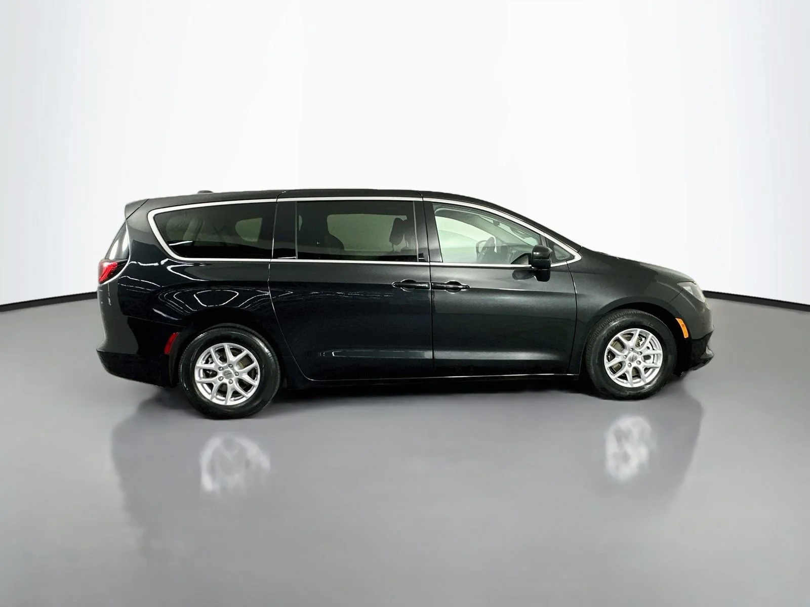 Used 2023 Black Chrysler LX image 9