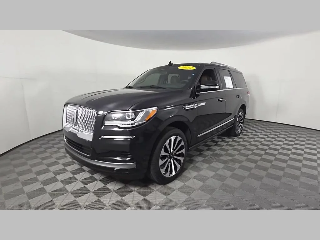 Used 2024 Black Metallic Lincoln Reserve image 49