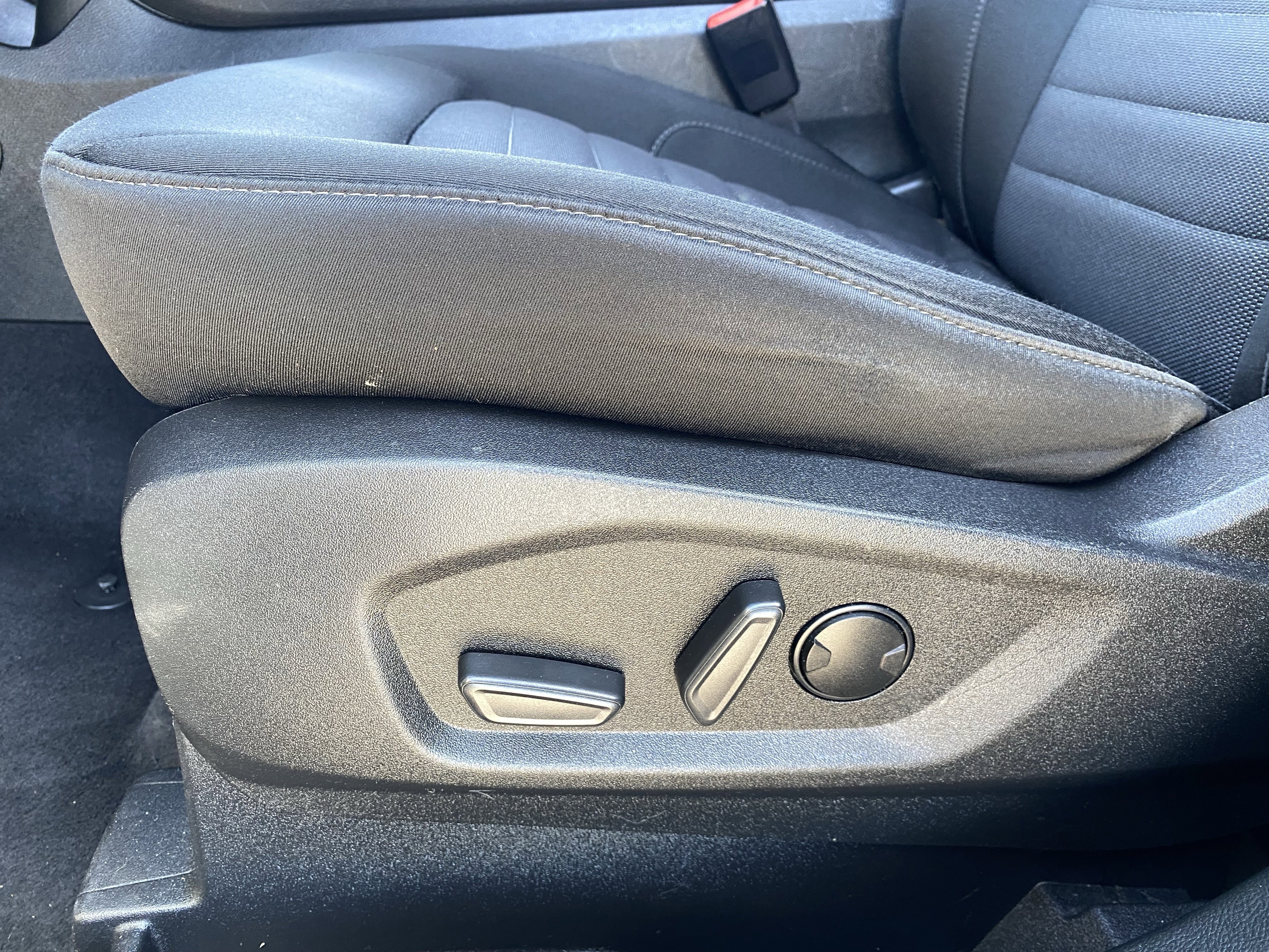 Used 2023 Agate Black Metallic Ford SE image 21