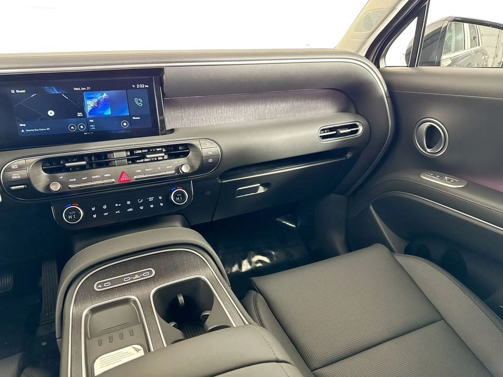New 2026 Black Hyundai SEL Premium image 9
