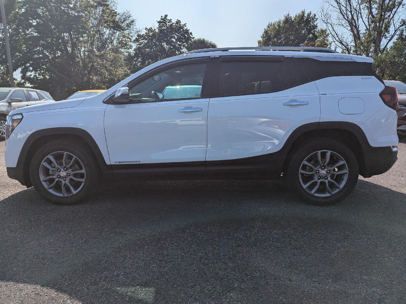 Used 2022 Summit White GMC SLT image 4