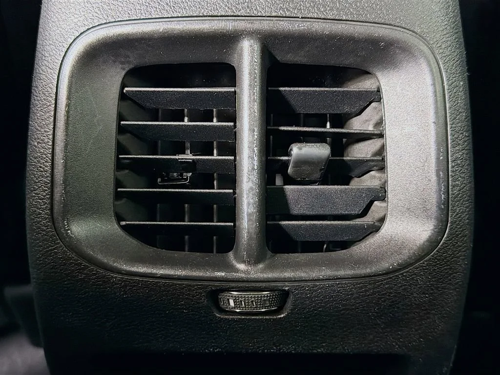Used 2019  Jeep Latitude Plus image 21