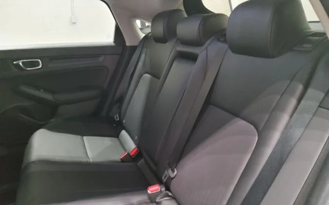 Used 2023 Silver Honda EX-L image 18