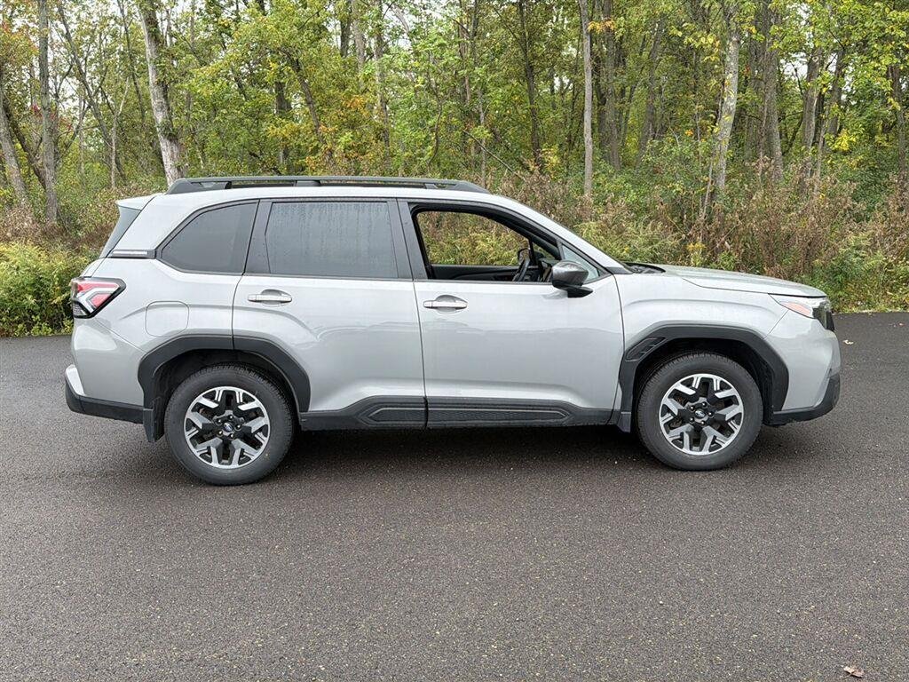 Used 2025 River Rock Pearl Subaru Premium image 7