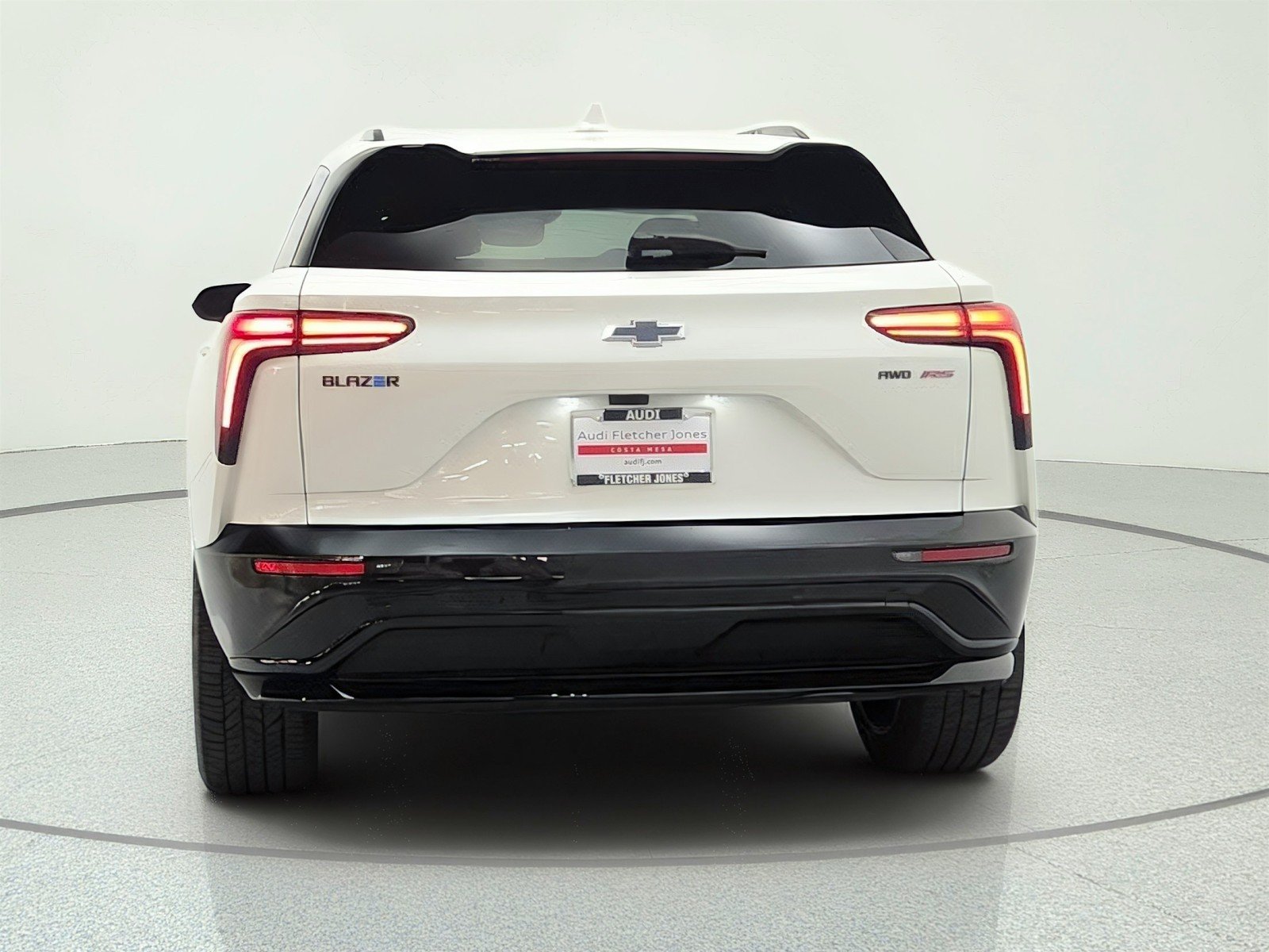 Used 2024 Iridescent Pearl Tricoat Chevrolet eAWD RS image 6