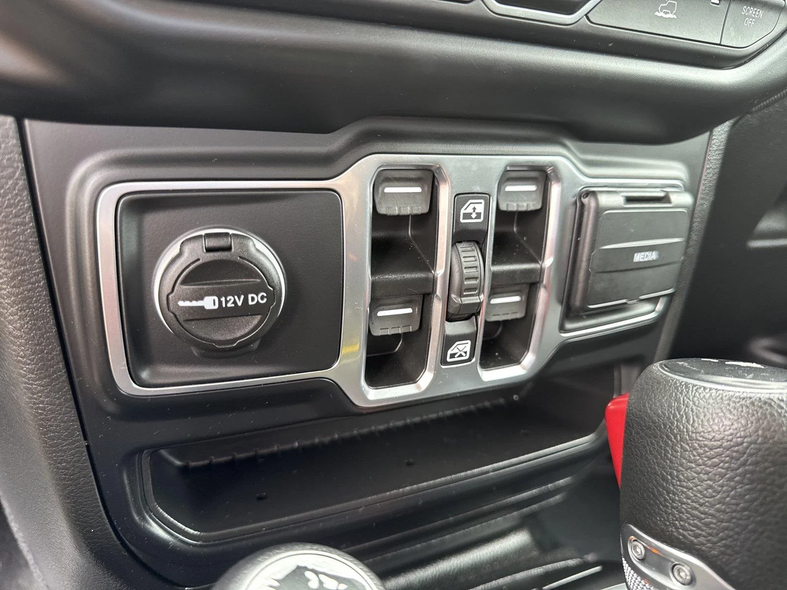 Used 2021 Granite Crystal Metallic Clearcoat Jeep Sport S image 26