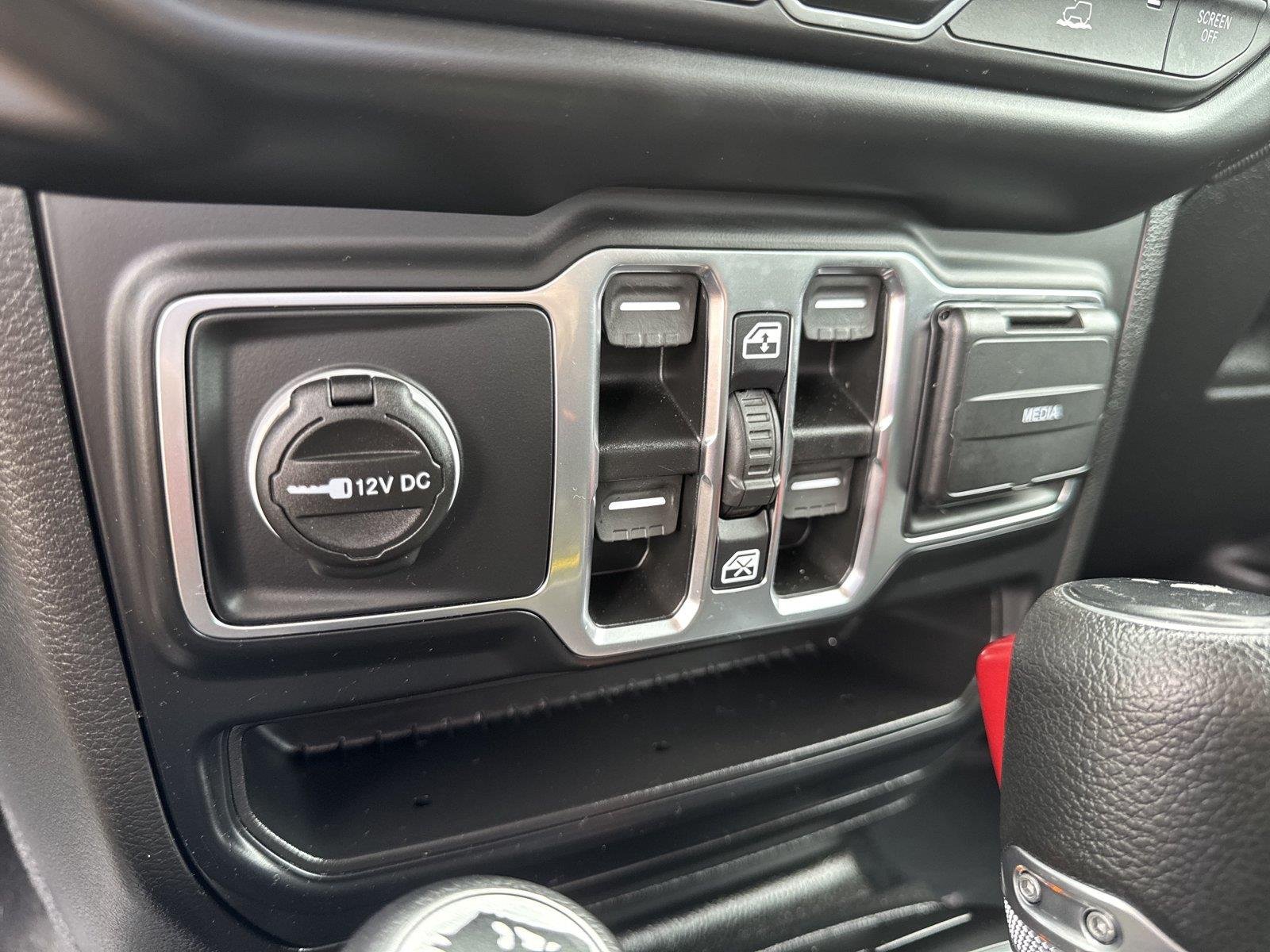 Used 2021 Granite Crystal Metallic Clearcoat Jeep Sport S image 26