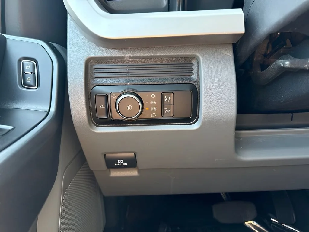 Used 2025 White Ford XL image 23