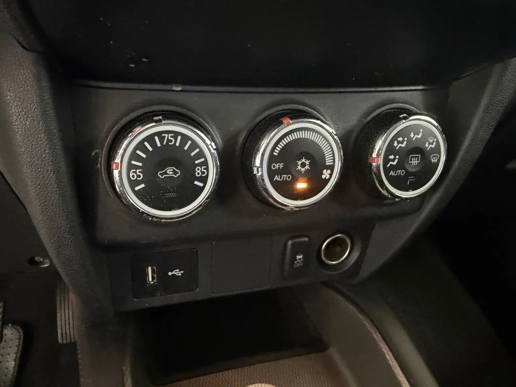 Used 2019 Black Mitsubishi  image 42