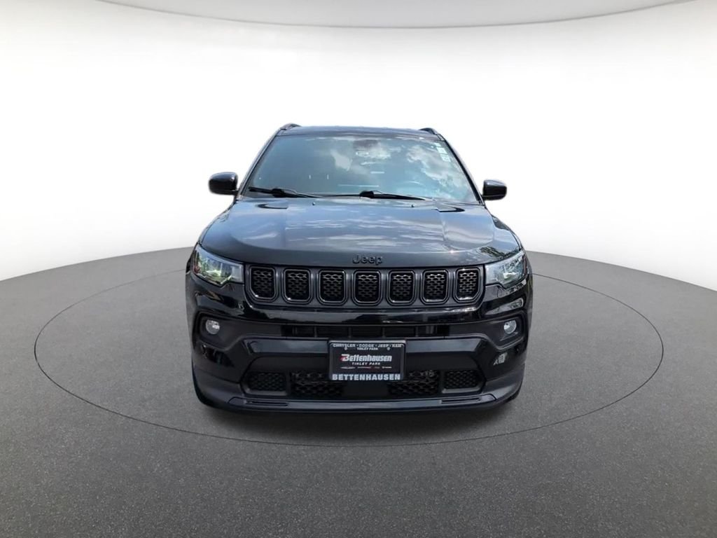 Certified Used 2023 Diamond Black Jeep Latitude image 3