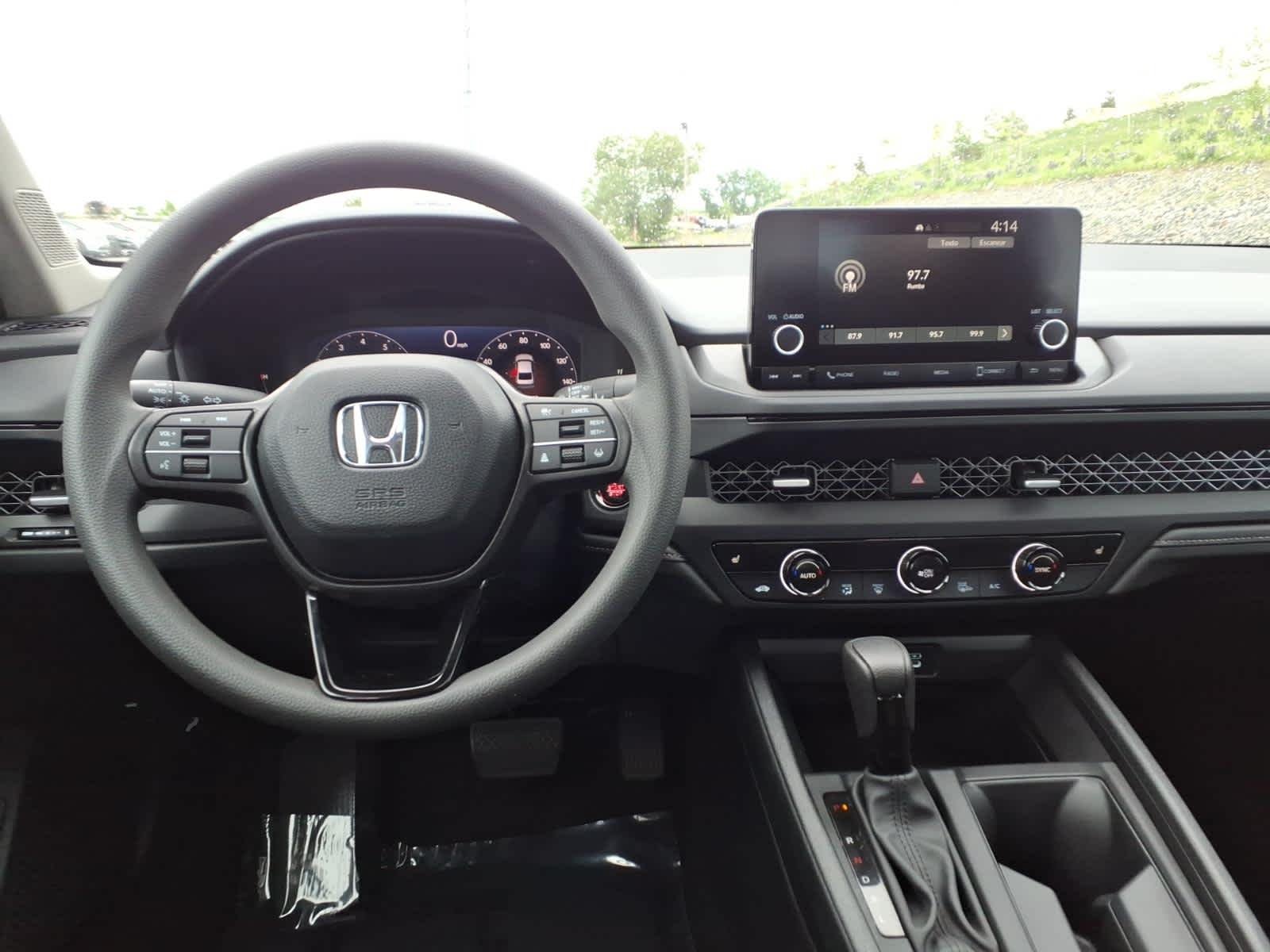 Certified Used 2025 Urban Gray Pearl Honda SE image 17