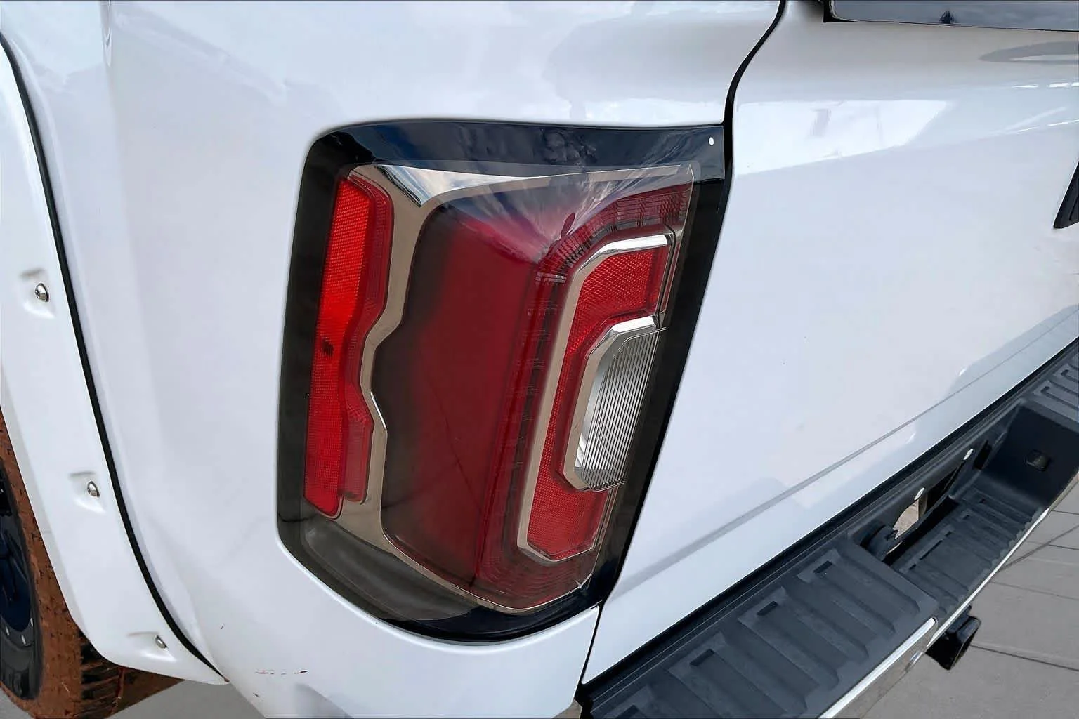 Used 2016 Summit White GMC SLT image 25
