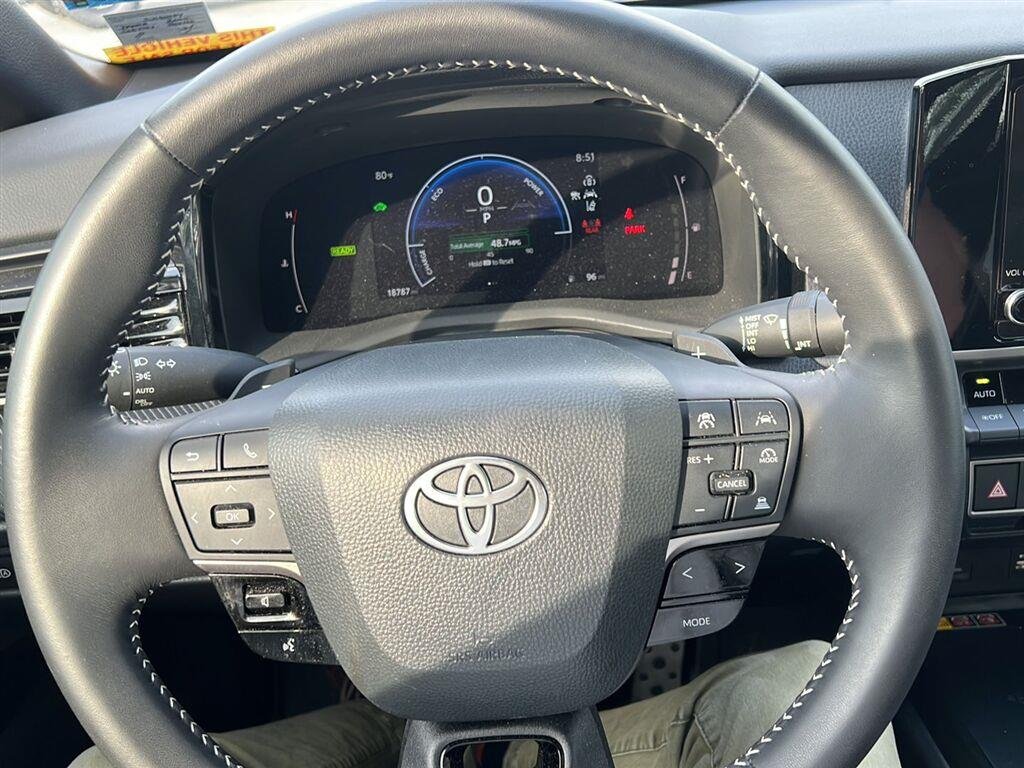 Used 2025 Ocean Gem Toyota SE image 17