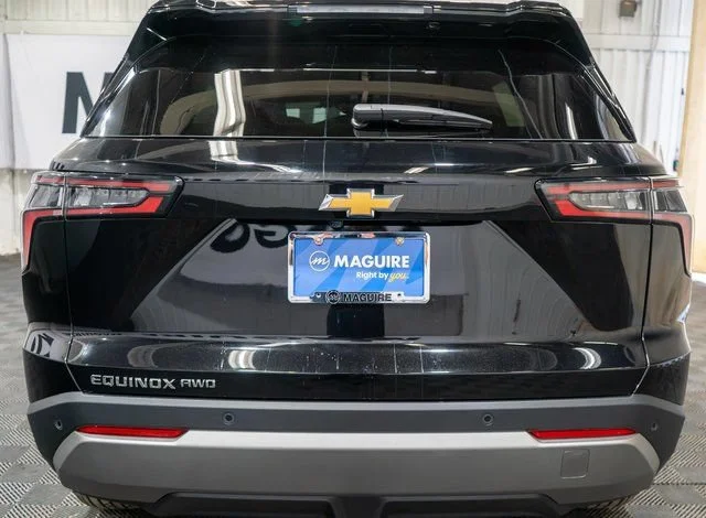 New 2027 Mosaic Black Metallic Chevrolet LT image 6