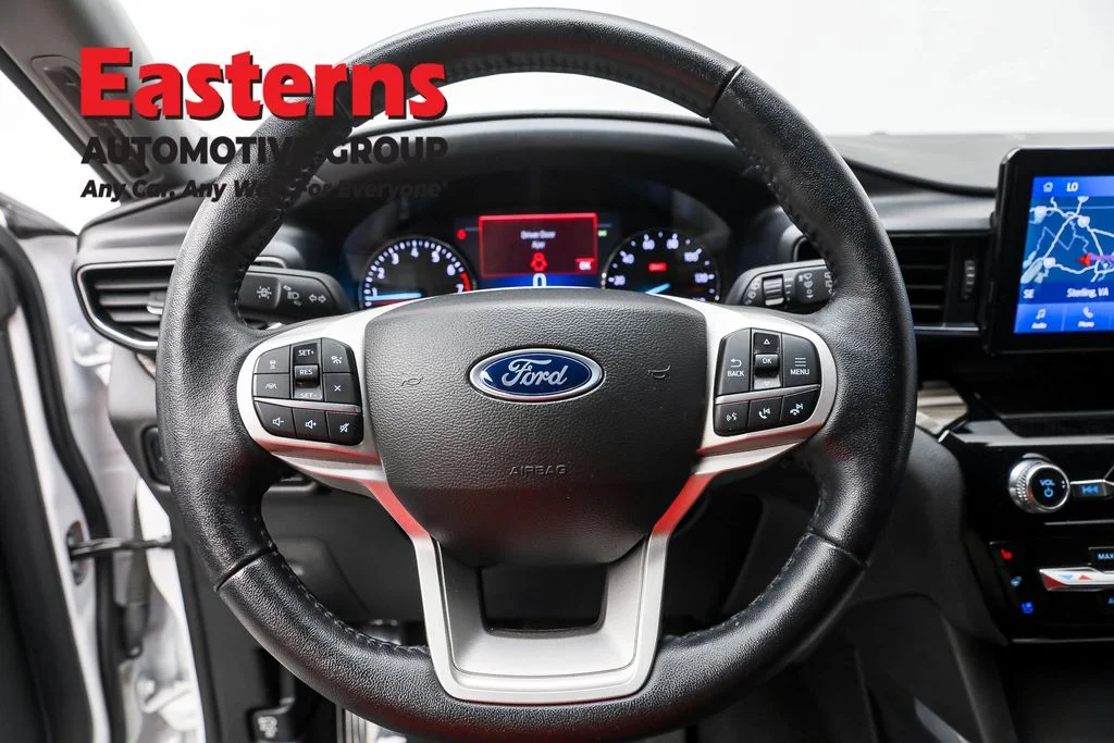 Used 2023 White Ford Limited image 10