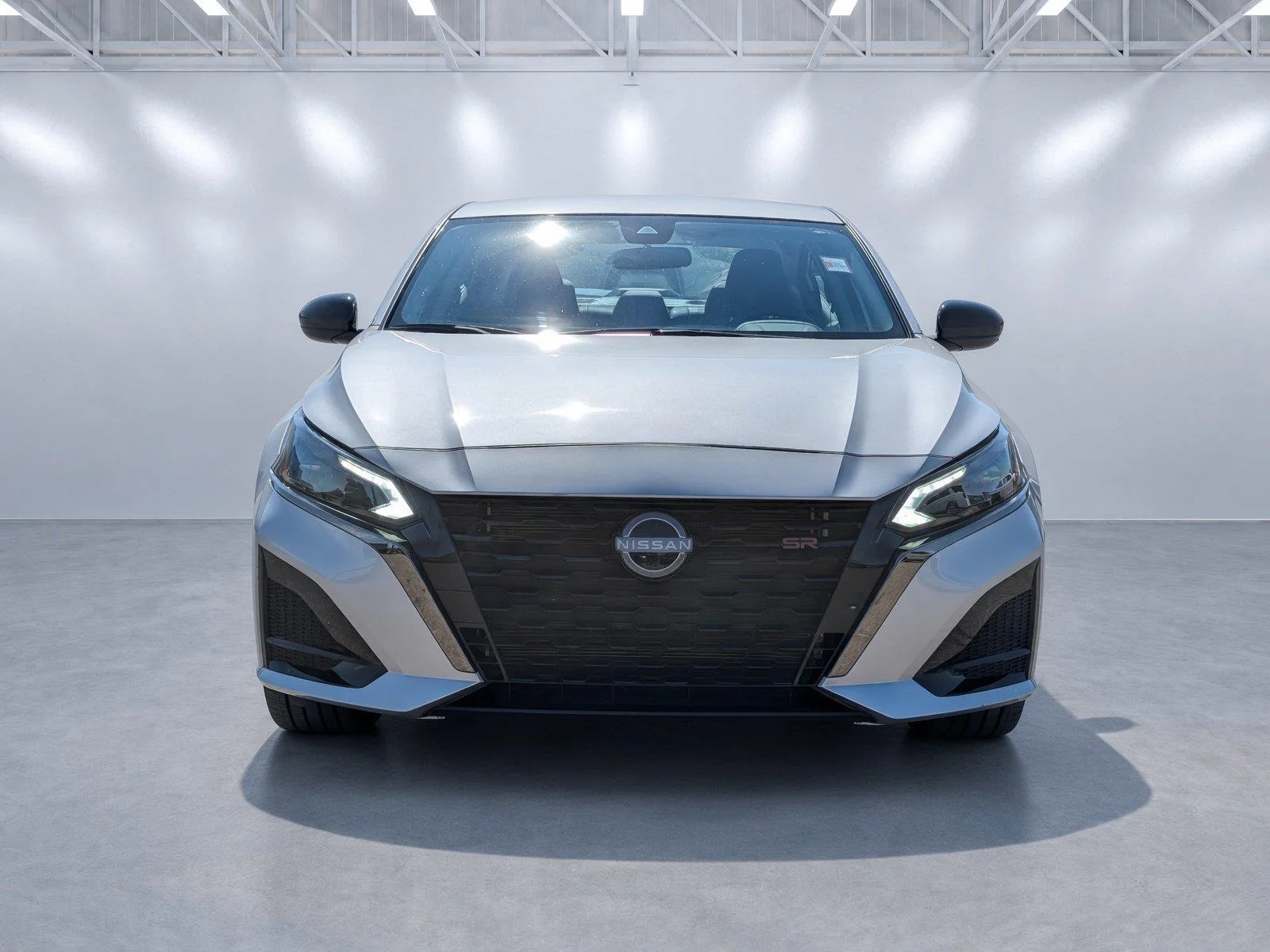 Used 2025 Silver Nissan SR image 8