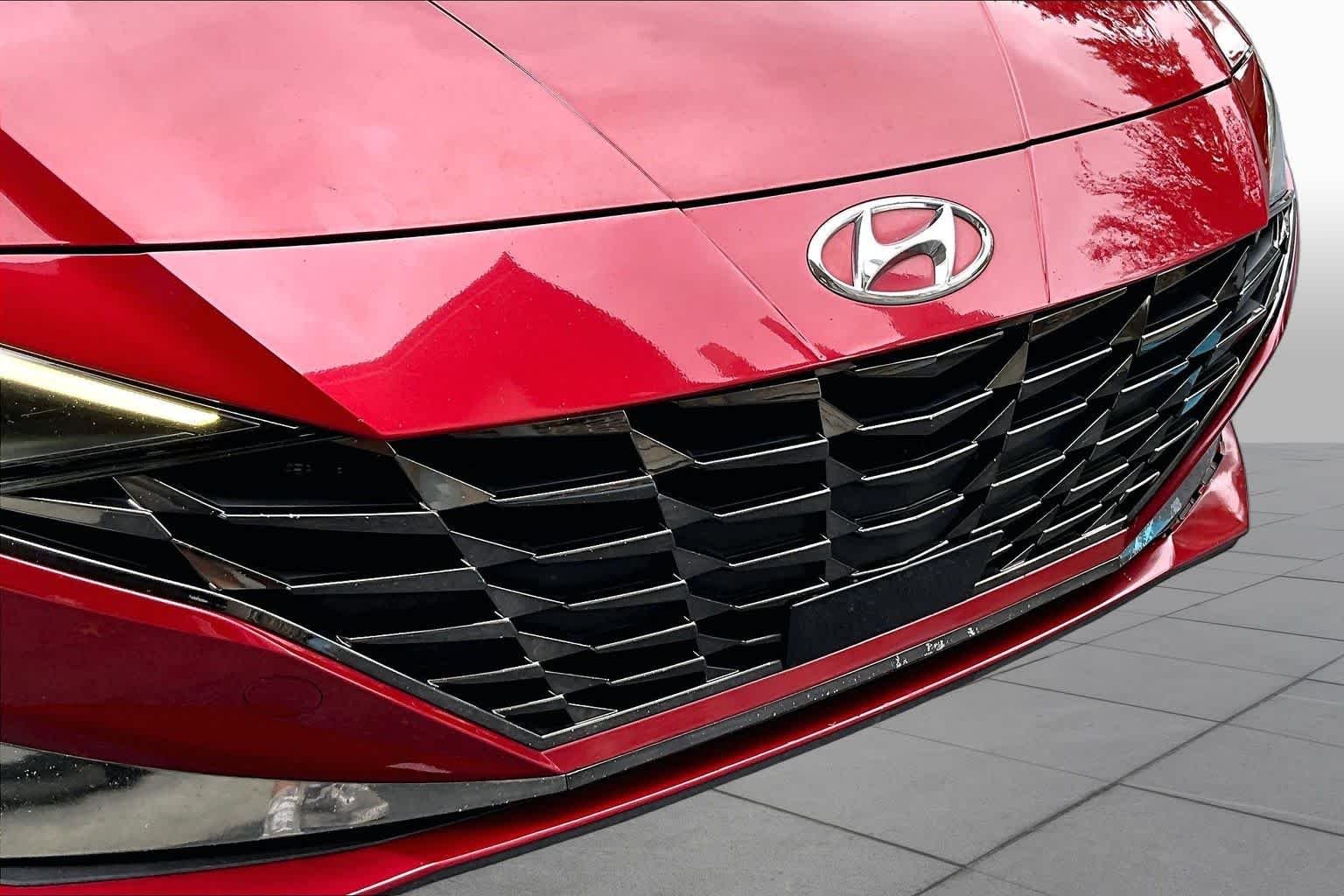 Used 2022 Scarlet Red Pearl Hyundai Limited image 59