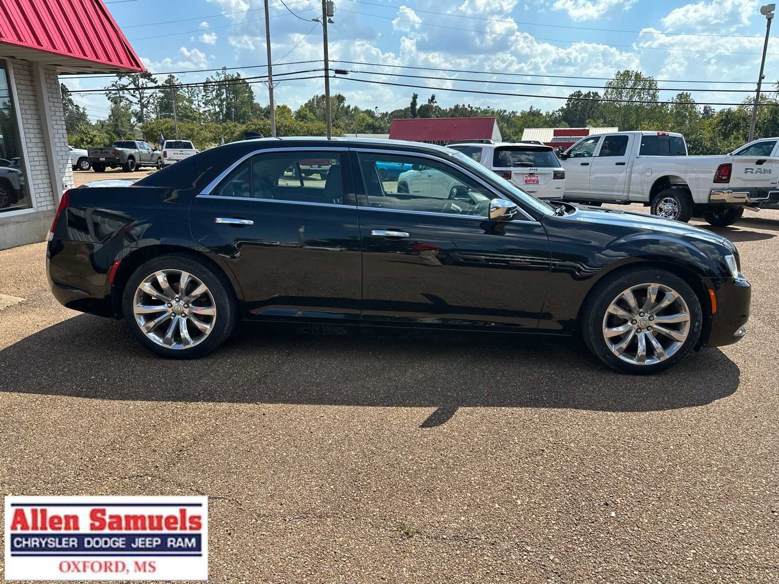 Certified Used 2018 Gloss Black Chrysler Limited image 2