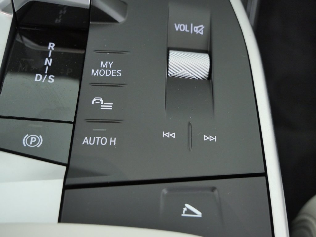 New 2027 Space Silver Metallic BMW xDrive28i image 40