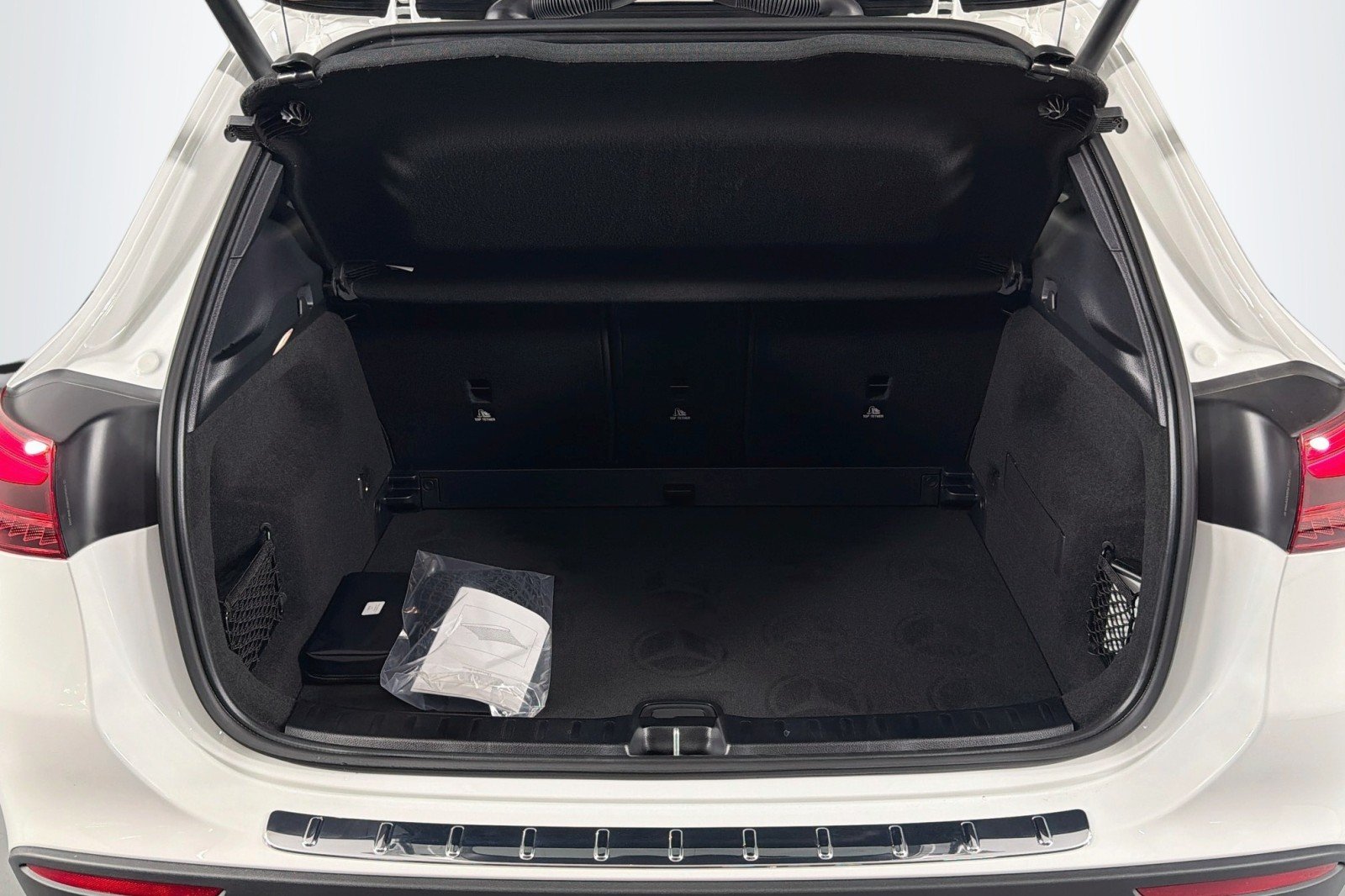New 2026 Polar White Mercedes-Benz GLA 250 SUV image 22