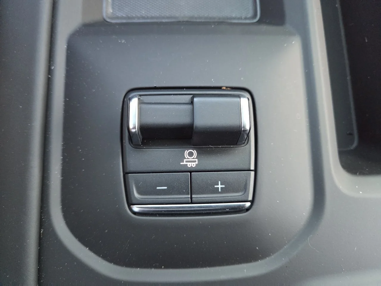 Used 2025 Summit White GMC AT4X image 10