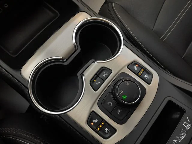 Used 2023 White GMC Denali image 24