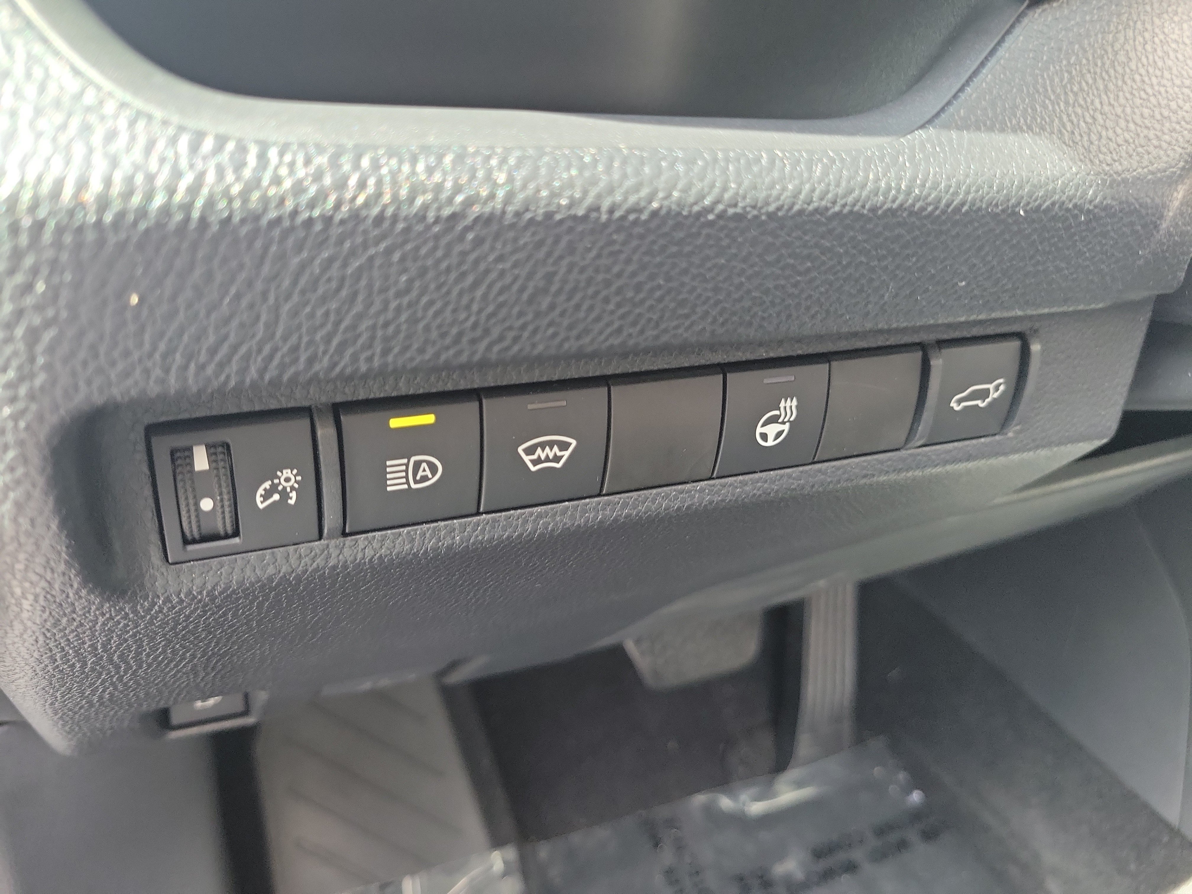 Used 2024 Ice Toyota Hybrid XLE image 25