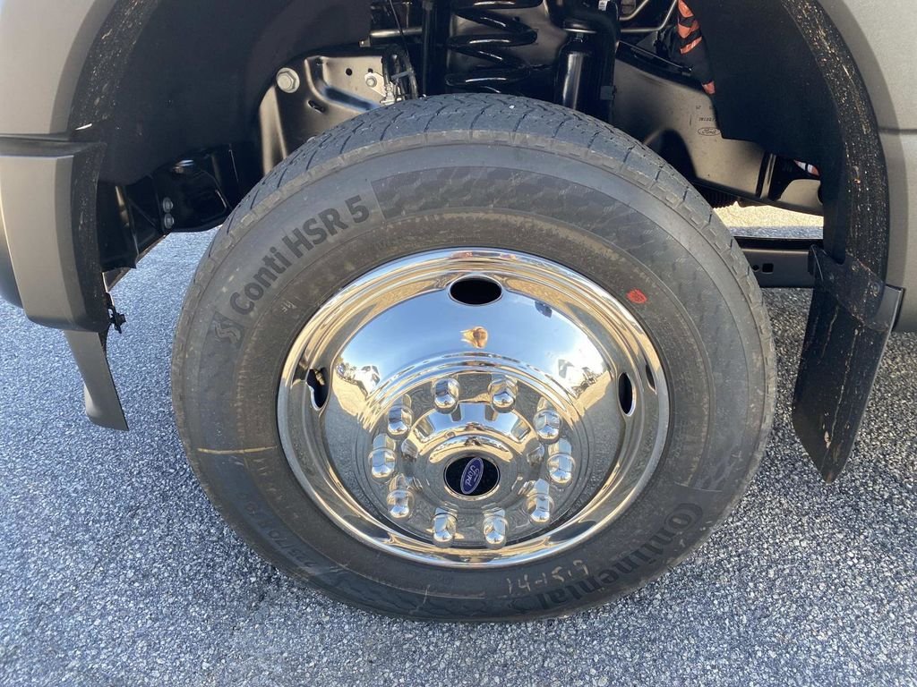 New 2026 Oxford White Ford F-550® XL image 7