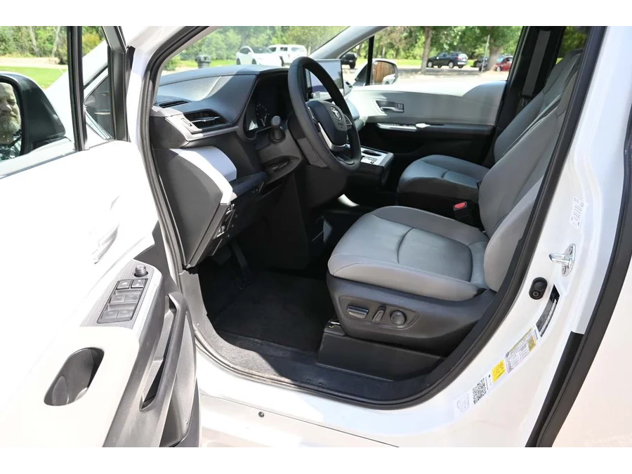 New 2025 WHITE Toyota XLE Mobility Handicap Van image 12