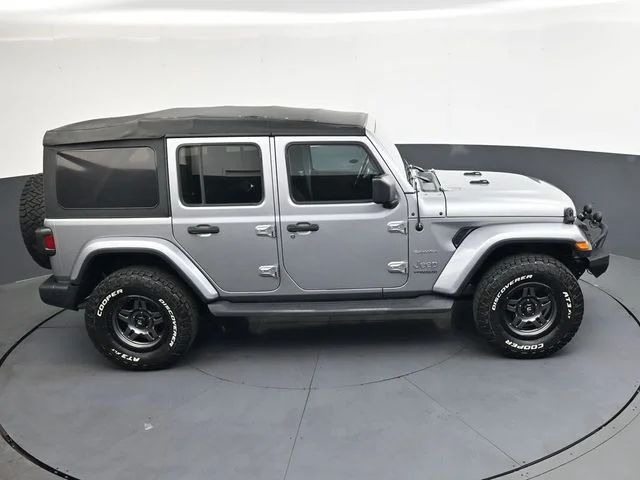 Used 2020 Silver Jeep Unlimited Sahara image 25
