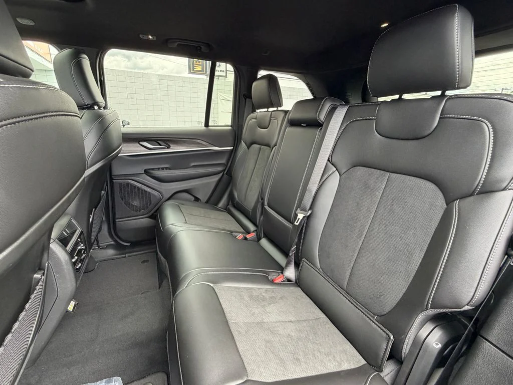 New 2026 Baltic Gray Metallic Clear-Coat Exterior Paint Jeep Altitude image 21