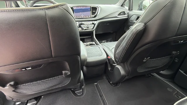 Used 2026  Chrysler Limited image 21