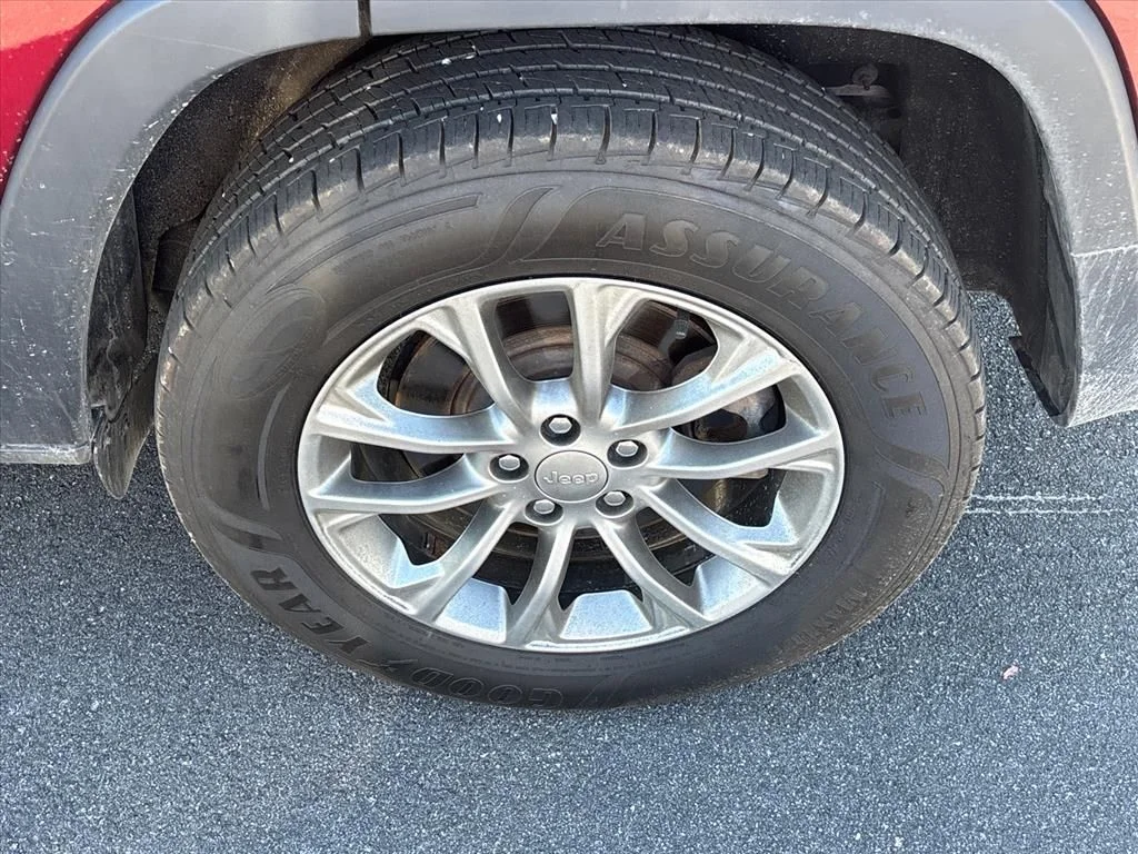 Used 2019 Red Jeep Latitude Plus image 13